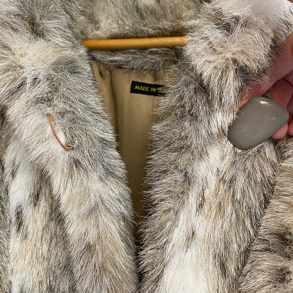 Elegant Faux Fur Coat - Picture 4 of 4